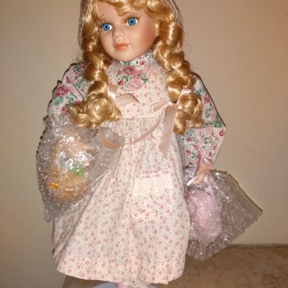 Unbranded Other - Vintage Porcelain Gardening Doll